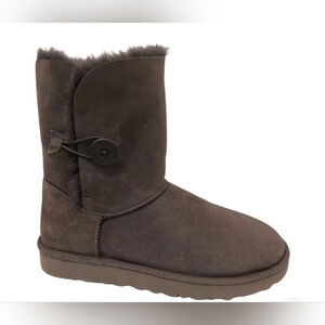 UGG Bailey Button Chocolate Brown size 5